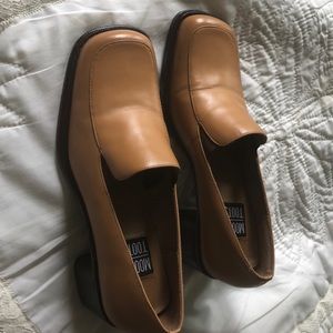 Mootsies Tootsies Tan Leather 2” Heels